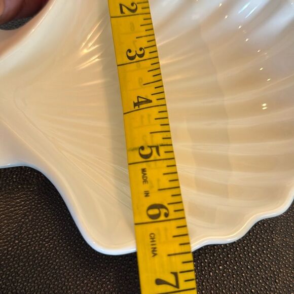 Vintage Cream Shell-Shaped Dish made in Japan - Picture 5 of 6